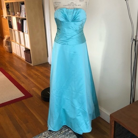 Beautiful Turquoise Prom Ball Bridal Dress - Picture 5 of 10